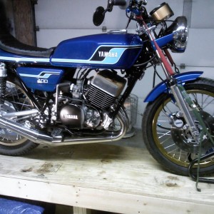 RD400 with CL MotoTech shocks built from RFY shocks.